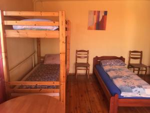 Poschodová posteľ alebo postele v izbe v ubytovaní Viesu nams Rūmes