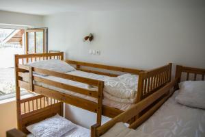 Voodi või voodid majutusasutuse Travellers' Haven Hostel toas