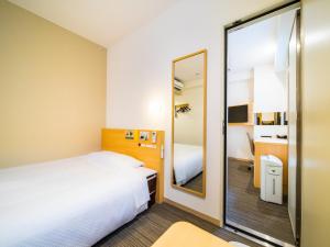 Postel nebo postele na pokoji v ubytování Super Hotel Asakusa