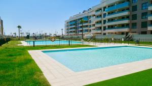 Бассейн в Playa Los Álamos, descanso y ocio en Torremolinos или поблизости