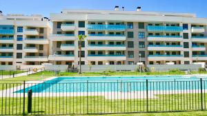 Бассейн в Playa Los Álamos, descanso y ocio en Torremolinos или поблизости