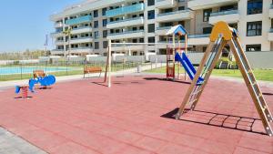 Детская игровая зона в Playa Los Álamos, descanso y ocio en Torremolinos