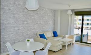 Гостиная зона в Playa Los Álamos, descanso y ocio en Torremolinos
