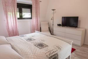 Cama o camas de una habitación en Appartment Rheinaue