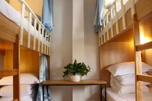Postel nebo postele na pokoji v ubytování Travel light hostel