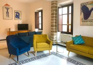 a living room with two chairs and a couch at ARDUINO AL TRE in Alghero