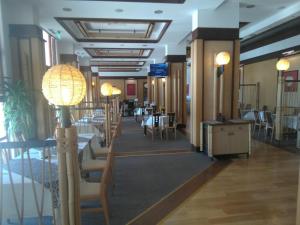 Ресторант или друго място за хранене в Emerald Beach Resort & Spa,studio ikat310