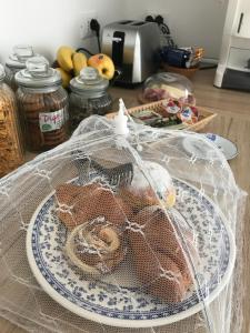 Jedlo v ubytovaní bed & breakfast alebo blízkom okolí