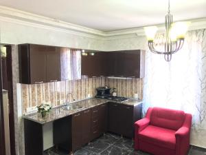 Kuchyň nebo kuchyňský kout v ubytování Kobuleti Guest House chexov 24