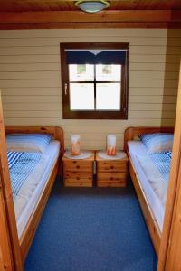 two twin beds in a room with a window at Blockhaus in Gnarrenburg