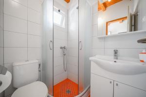 Koupelna v ubytování Apartman Skroza + 26 fotografií