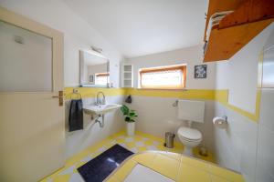 Koupelna v ubytování Apartman Skroza