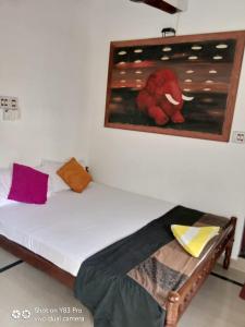Postel nebo postele na pokoji v ubytování Taj Mahal Hotel