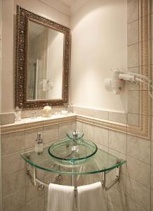 A bathroom at Luxury Rooms Minjon