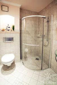 A bathroom at Luxury Rooms Minjon