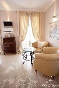 a living room with a couch and a table at Luxury Rooms Minjon in Vrnjačka Banja