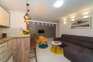 Prostor za sedenje u objektu Apartmani Tref