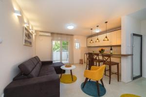 Kuhinja ili čajna kuhinja u objektu Apartmani Tref