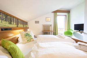 Postel nebo postele na pokoji v ubytování Guesthouse Pension Grafenstein