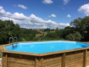 Bazén v ubytování Charmante Maison entre Lot & Dordogne avec Piscine Privée nebo v jeho okolí