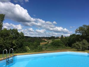 Bazén v ubytování Charmante Maison entre Lot & Dordogne avec Piscine Privée nebo v jeho okolí