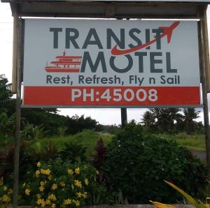 MulifanuaTransit Motel的街上卡车汽车旅馆的标志