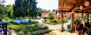 Ein Garten an der Unterkunft Mühle Tornow am Wentowsee