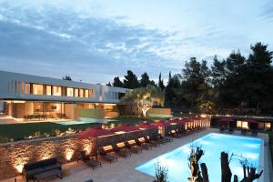 Bazén v ubytovaní Amantes Villas and Suites alebo v jeho blízkosti