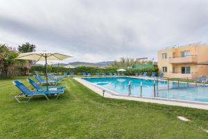 Bazén v ubytovaní Alonia Hotel Apartments alebo v jeho blízkosti