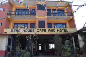 Gedung tempat guest house berlokasi