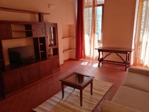 Televízia a/alebo spoločenská miestnosť v ubytovaní La Casa del Gigli