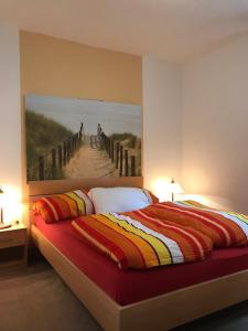 a bedroom with two beds with a painting on the wall at Ferienwohnung in Ediger Eller in Ediger-Eller