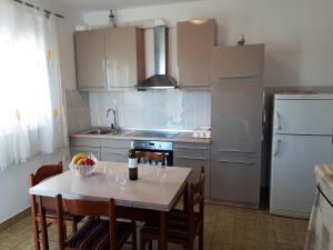 Kuchyň nebo kuchyňský kout v ubytování Apartments Niksa