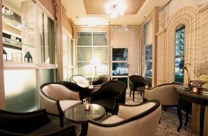 Kameo Grand Hotel & Serviced Apartment, Rayong tesisinde lounge veya bar alanı
