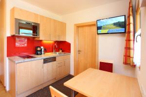 Kuchyňa alebo kuchynka v ubytovaní Ferienwohnung/Apartment Erna Prommegger