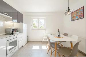 Kuchyň nebo kuchyňský kout v ubytování Apartments Mimac