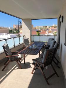 Balkón alebo terasa v ubytovaní Suite Home Los Alamos sol, playa y golf , parking&Wifi