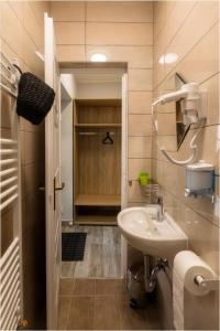 Koupelna v ubytování Toszkána Apartmanház