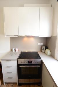 Kuchyňa alebo kuchynka v ubytovaní Deck1Syros Premium Apartments