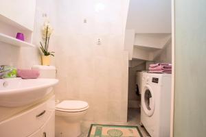 Koupelna v ubytování Apartmani Ribnjak Seka + 35 fotografií