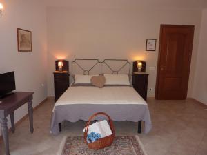 Tempat tidur dalam kamar di Duomo Rent Room & Flat