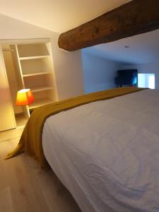 Un pat sau paturi într-o cameră la A Casetta di SANTA MARIA