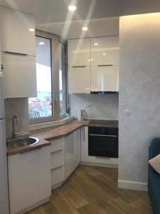 Kuchyň nebo kuchyňský kout v ubytování Butterfly Apartman