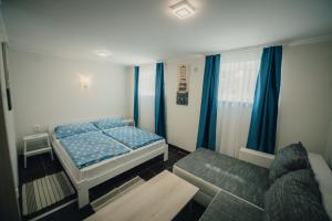 Posteľ alebo postele v izbe v ubytovaní Caesar Apartments & Rooms