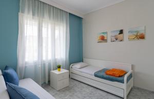 Postel nebo postele na pokoji v ubytování Chalkidiki Beachfront Apartment