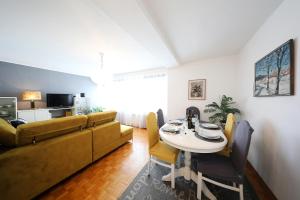 Televízia a/alebo spoločenská miestnosť v ubytovaní Apartment Ana & Marko