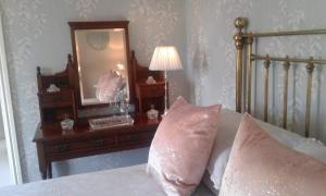 A seating area at The Beehive Inn 