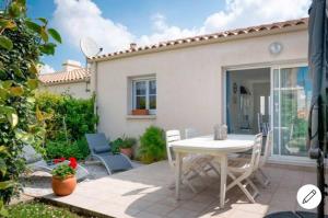 Αίθριο ή υπαίθριος χώρος στο Maison Lermarin 85
