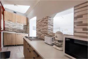 Kuchyň nebo kuchyňský kout v ubytování Róma Apartmanház