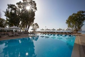 Bazén v ubytování Harmony Bay Hotel nebo v jeho okolí